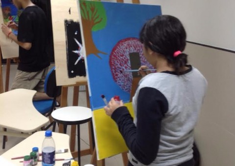 Cursos de pintura em tela e história da arte abrem novas vagas