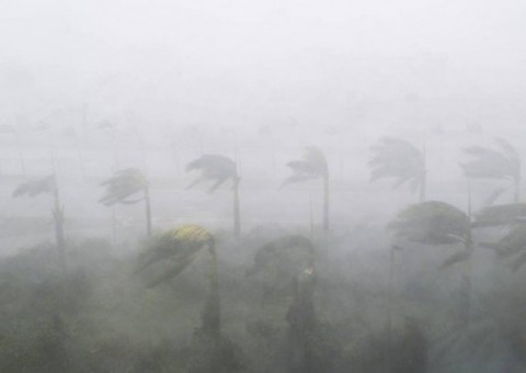 Furacão Maria se fortalece ainda mais e atinge nível 4