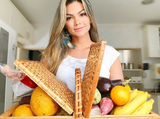 Mãe de três filhos, Kelly Key ostenta corpão de biquininho