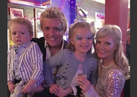 Mãe carrega bebê morto por vários dias no ventre para não estragar férias da família