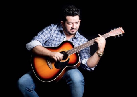 Pé de Serra do Moai recebe o ‘Rei do arrocha’ Guto Lima