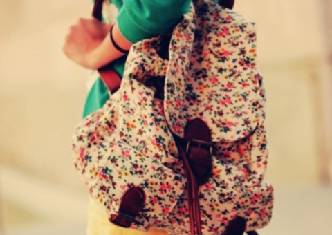 Homem de 28 anos é preso após beijar menina de 12 na porta da escola 