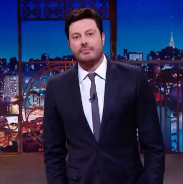 Danilo Gentili é condenado a devolver 1 ano de salário à Band