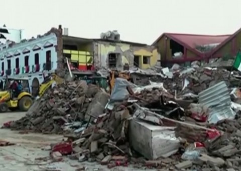 Dois fortes terremotos destroem prédios e espalham pânico no México
