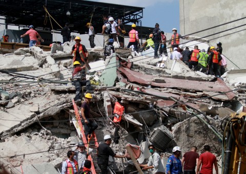Pelo menos 49 pessoas morreram em terremoto no México, dizem autoridades