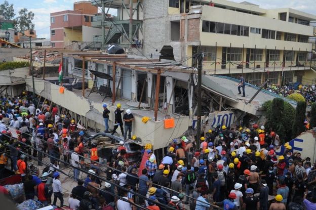 Escola desaba no momento em que crianças eram resgatadas durante terremoto no México