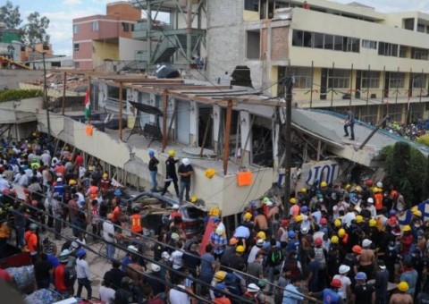 Escola desaba no momento em que crianças eram resgatadas durante terremoto no México