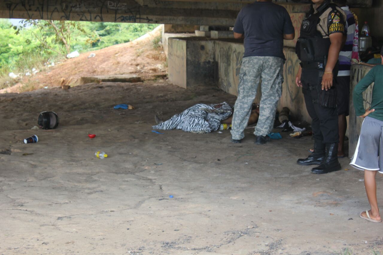 Com crânio esmagado, homem é encontrado morto em Manaus