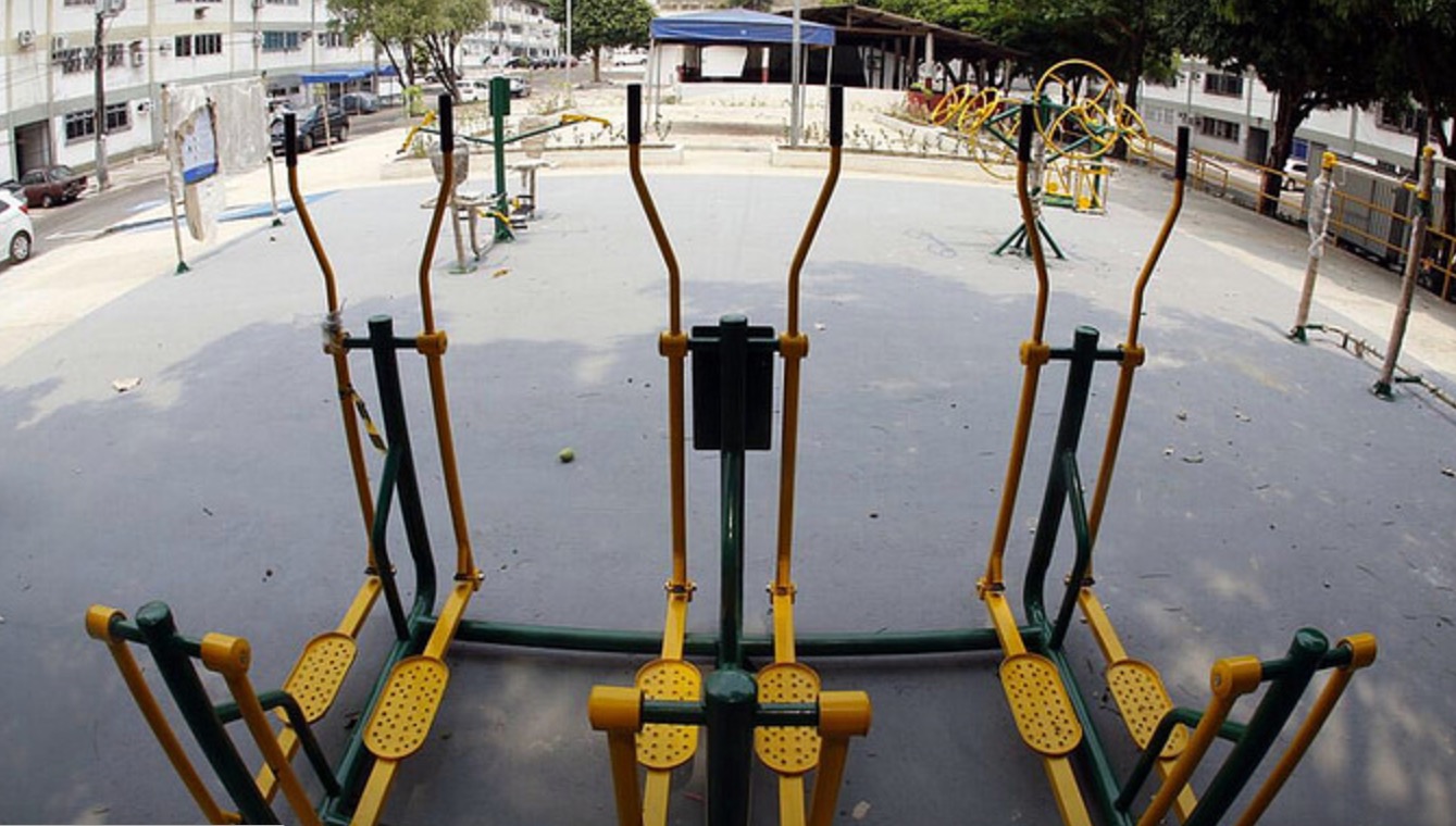 Nova academia ao ar livre é instalada no bairro Chapada em Manaus 