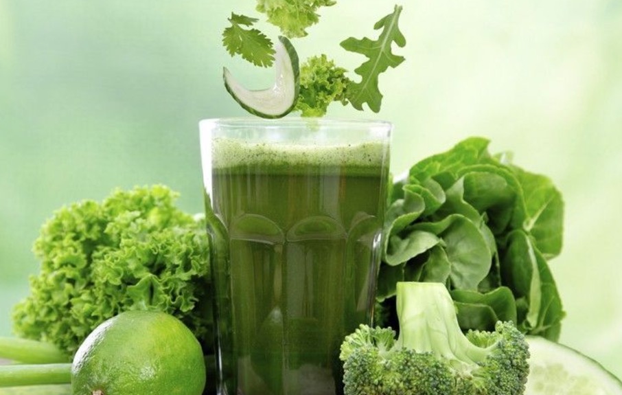 Sucos de folhas verde-escuras melhoram digestão, circulação e imunidade 