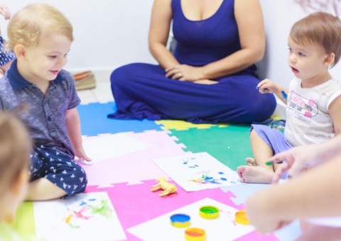 Escola de inglês abre turma voltada para as mamães