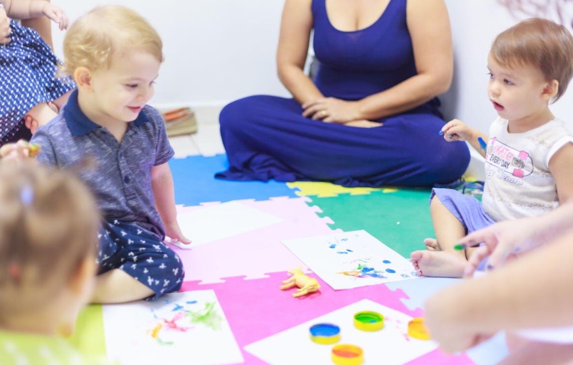 Escola de inglês abre turma voltada para as mamães