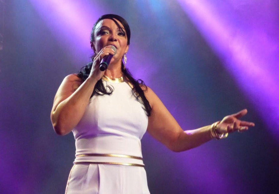 Amigos cantam pela saúde da cantora Fátima Silva neste sábado