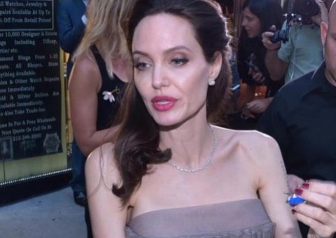 Muito magra, Angelina Jolie se irrita após perguntas sobre peso