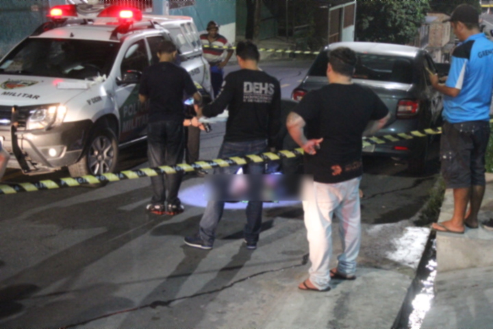 Após ser cercado por dupla em moto, homem é executado a tiros em Manaus