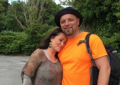 Mulher descobre câncer e decide trocar marido por amor de infância