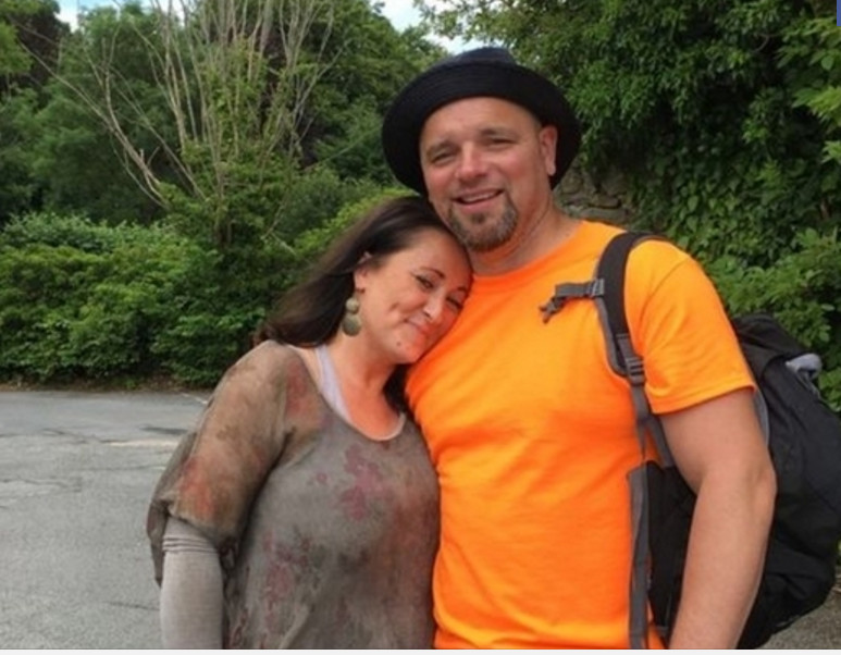 Mulher descobre câncer e decide trocar marido por amor de infância