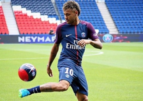 Neymar é finalista do prêmio de melhor do mundo 