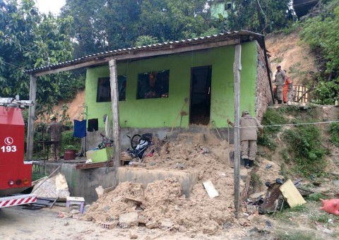 Encontrado corpo de segunda vítima de deslizamento em Manaus