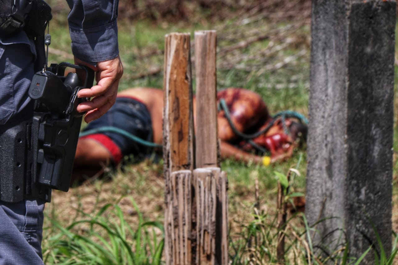 Homem encontrado amarrado em invasão foi morto com 14 facadas em Manaus