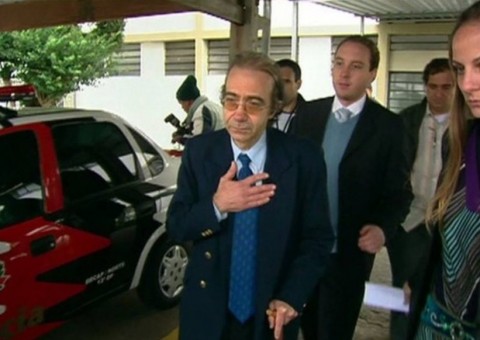 Ex-médico encontrado morto implantou silicone no peito e nas nádegas     