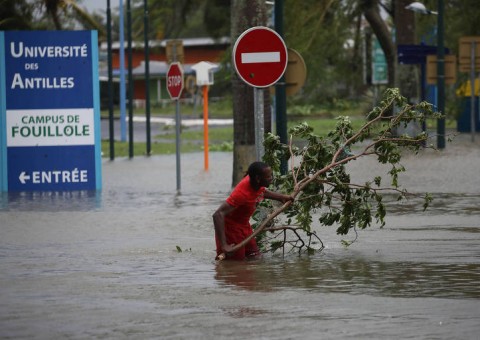 Furacão Maria: Represa rompe e causa enchente em Porto Rico