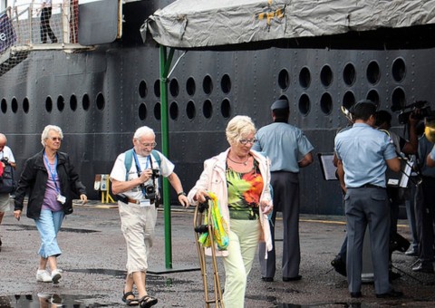 Mais de 500 turistas estrangeiros desembarcam em Manaus  