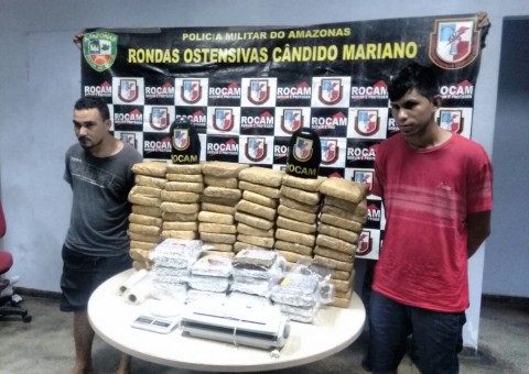 Em Manaus, dupla é presa com mais de 80 kg de drogas escondidos em casa