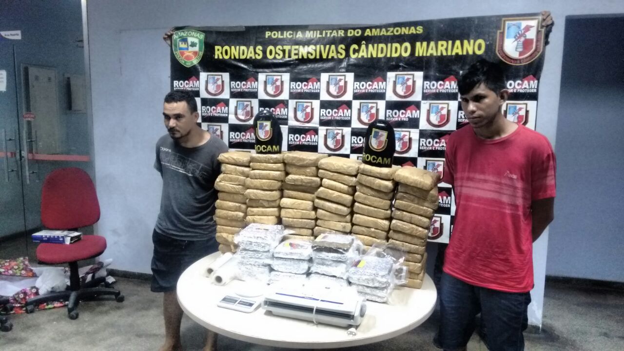 Em Manaus, dupla é presa com mais de 80 kg de drogas escondidos em casa