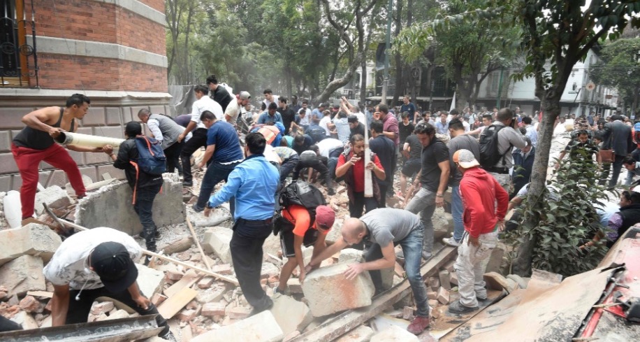 México sofre 3º terremoto em menos de uma semana e população se desespera 
