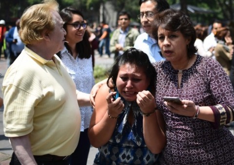 México sofre 3º terremoto em menos de uma semana e população se desespera 