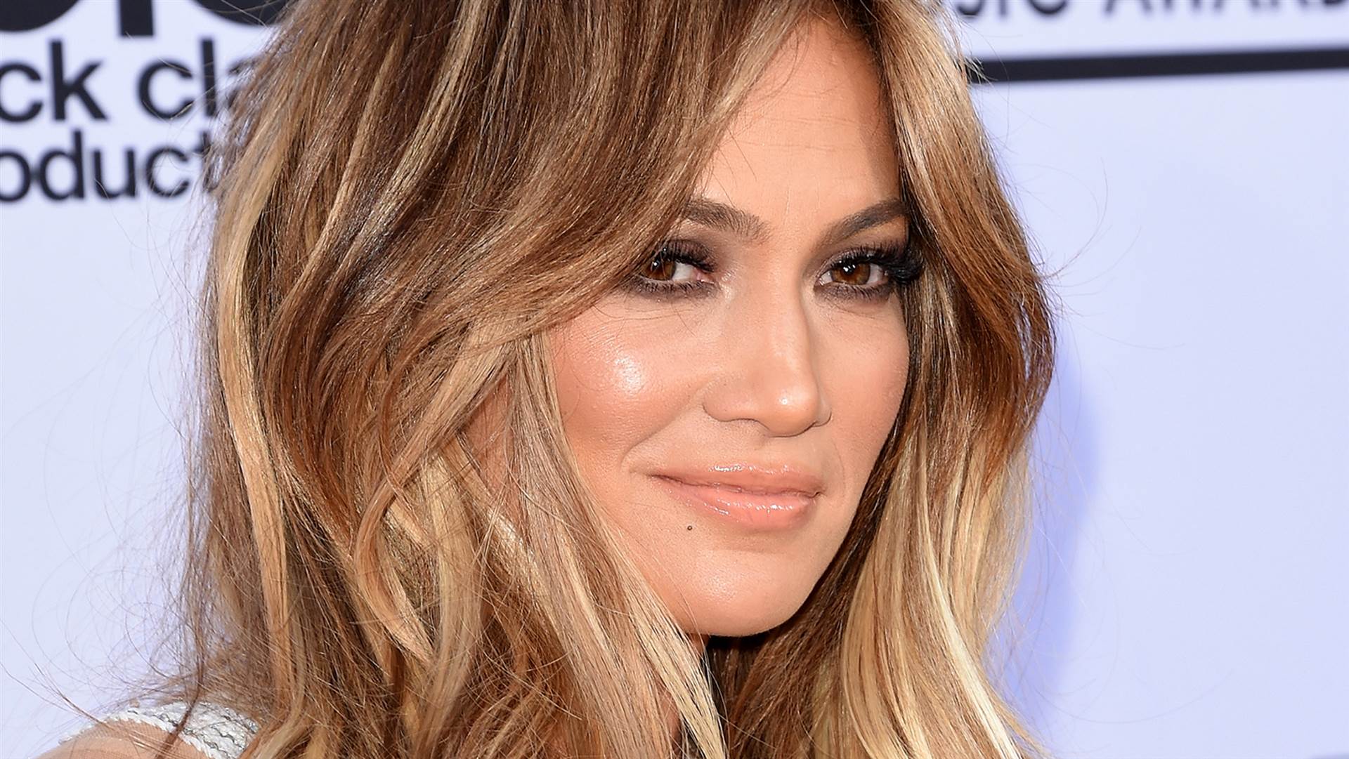 Jennifer Lopez promete doar US$ 1 milhão para ajudar Porto Rico após Furacão Maria
