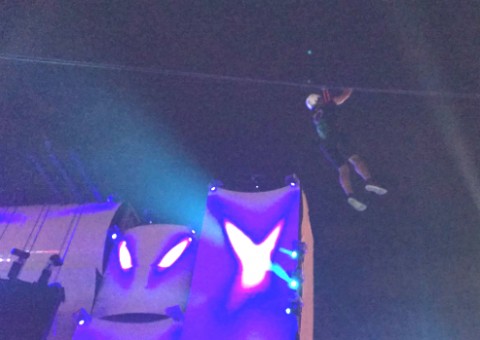 Após susto em montanha-russa, homem fica suspenso em tirolesa no Rock in Rio 