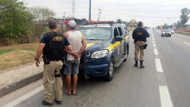 Pai suspeito de estuprar filha de 2 anos é preso em rodovia
