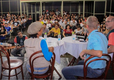 Em Manaus, Turismo e Empregabilidade LGBT são temas de oficinas e debate no Café Teatro