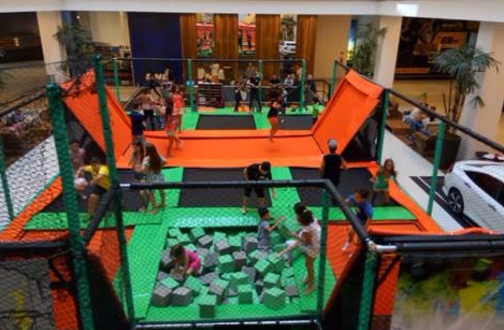 Estrutura com camas elásticas Jump Mania chega a shopping de Manaus