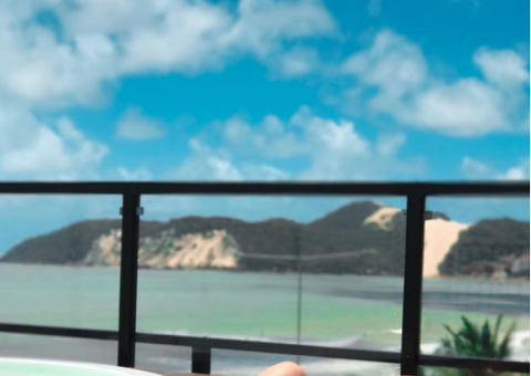 Só de biquininho, Ex-BBB 'Cacau' arrasa em clique e ostenta corpaço