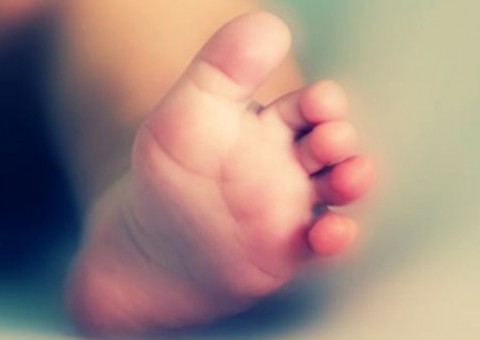 Mãe é presa após tentar vender a própria filha por crack 