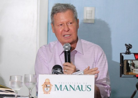 Arthur esclarece uso de Fundeb em Manaus e denuncia boicote ao sistema municipal de educação