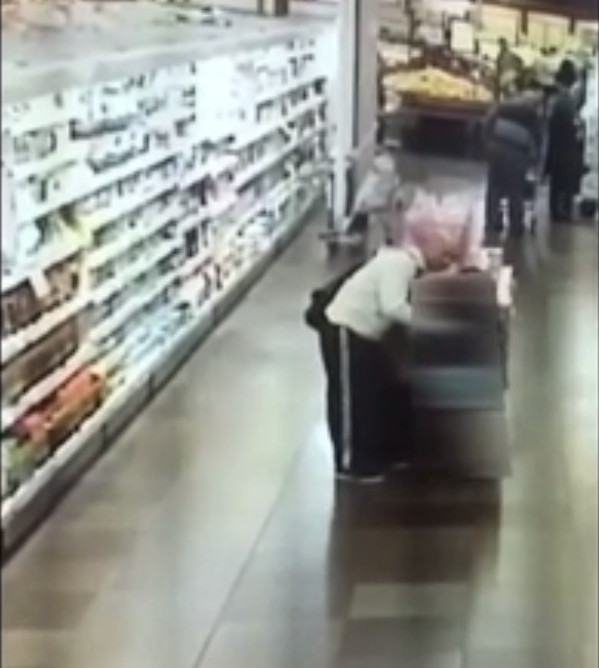 Homem é preso após estuprar menina de 5 anos dentro de mercado