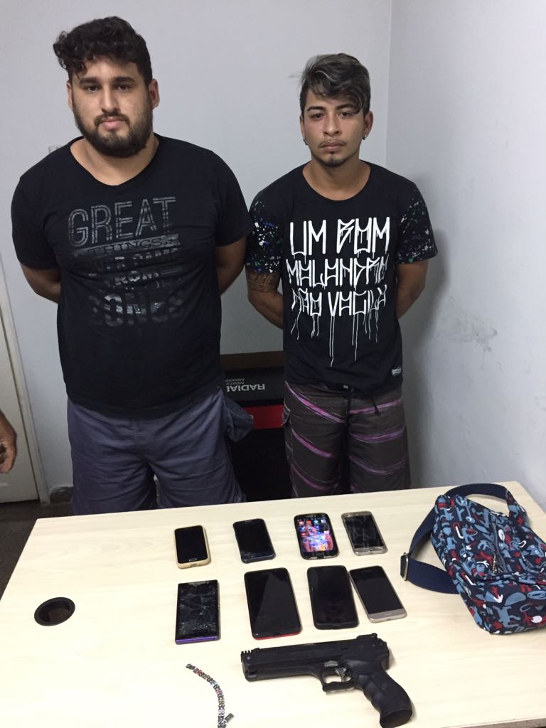 Dupla é presa suspeita de roubar carro e fazer arrastões em Manaus