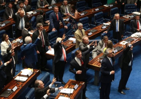 Senado aprova criação de fundo eleitoral de R$ 1,7 bilhão 