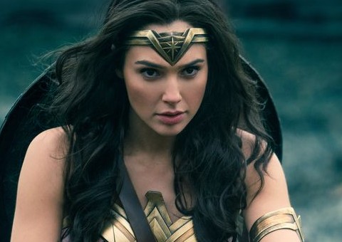  Fãs assinam petição para que Mulher-Maravilha seja bissexual em novo filme     