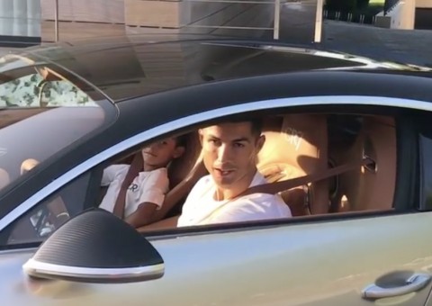 Cristiano Ronaldo ostenta novo carrão no valor de R$ 10 milhões