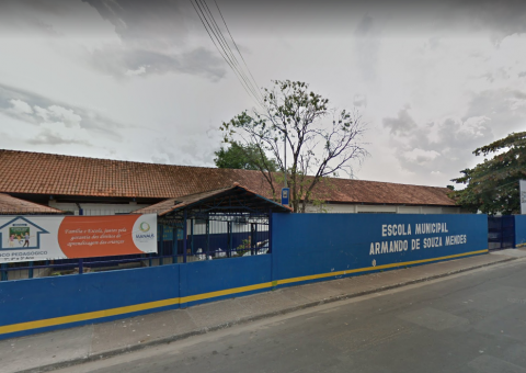 Na frente dos alunos, professora é assaltada na saída de escola em Manaus