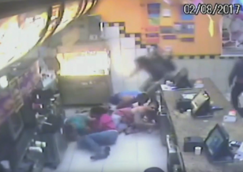 Bandidos metralham Mc Donald's após tentarem levar 40 sanduíches sem pagar