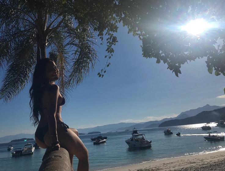 Ex-BBB Emilly faz post sensual e ganha elogio de amigo de Neymar