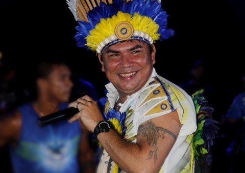 Klinger Araújo comemora 30 anos de estrada com gravação de DVD no Teatro Amazonas