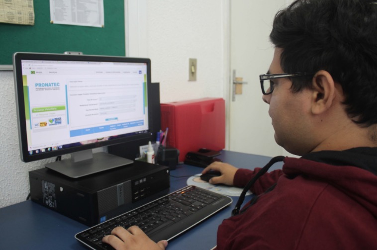 Pronatec abre mais de 800 mil vagas para formação à distância