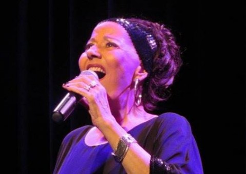 Cantora Célia morre aos 70 anos 